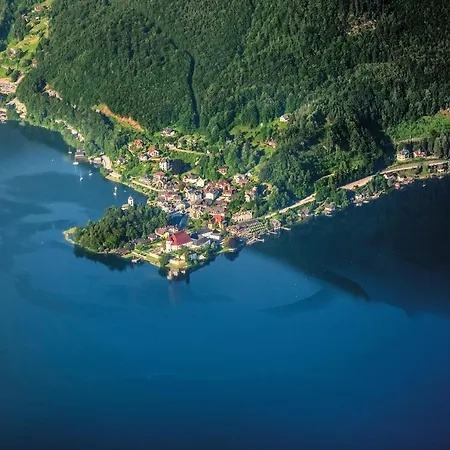 Private * Traunkirchen