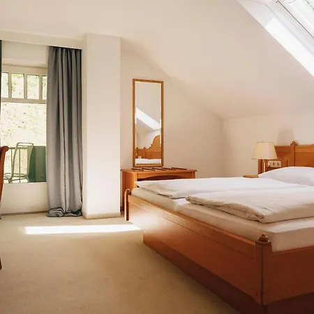 Private * טראונקירכן